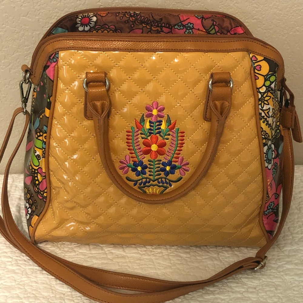 Trendy cross-body or shoulder bag!